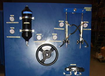 Modular system designed to allow study and tests about marine oi/hydraulic systems and components of normal use on board. 