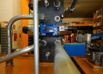 Detail of a hydraulic lock to design mounted on a hydraulic power pack during assembly.